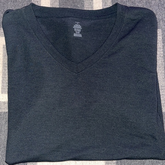 Plain black V Neck - Picture 3 of 3